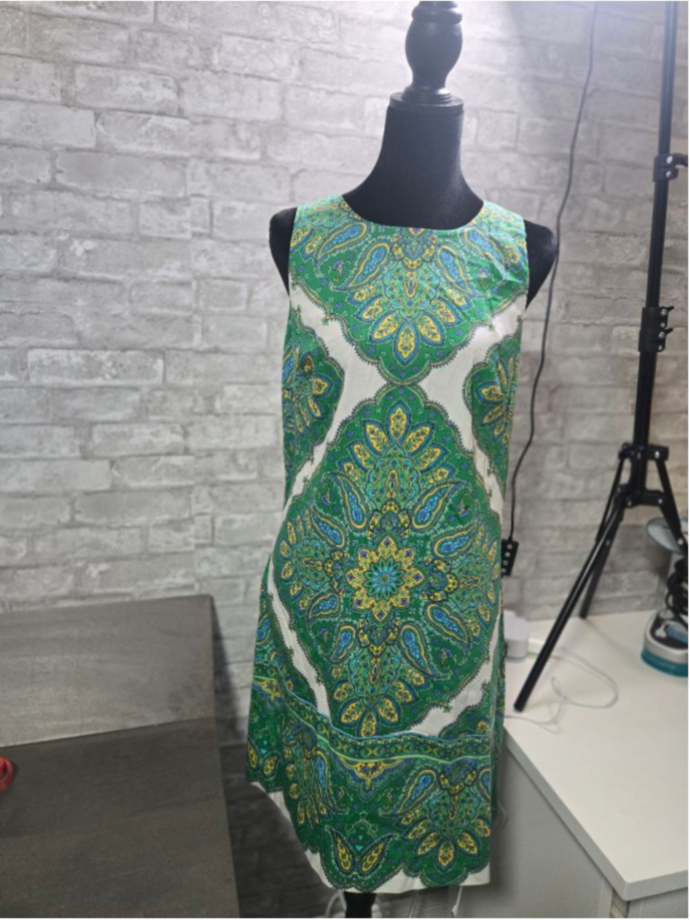 CLEARANCE SALE London Times Petite Green & White Paisley Sleeveless Dress 10P